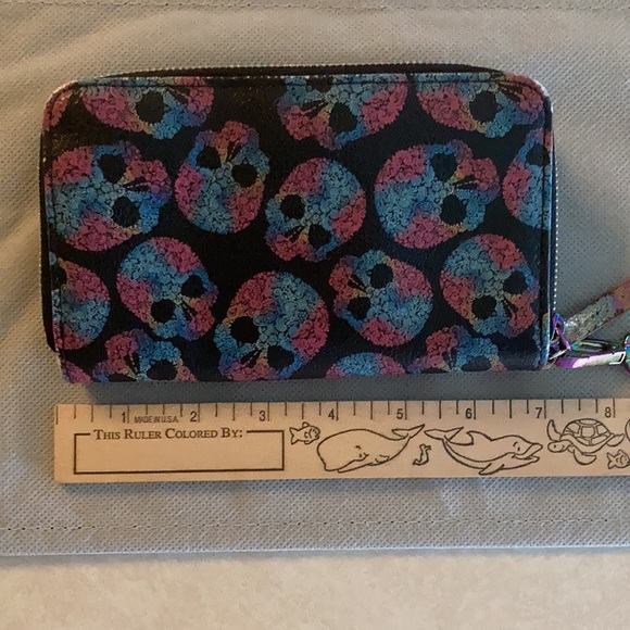💀Previously loved Skull Clutch Wallet ☠️ - Picture 4 of 11